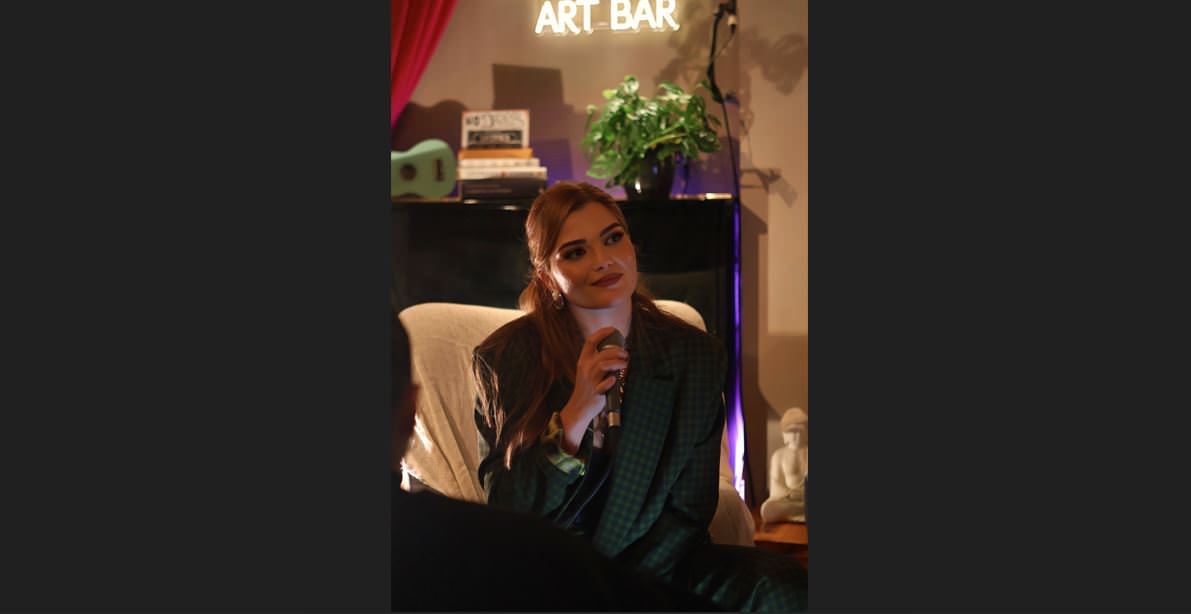 Η Μαρία Κουτσουρλή σε ένα ακουστικό live στο ΣΠΙΤΙ ART BAR