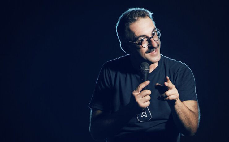 «Δε Θα Πεθάνουμε Κιόλας»: Για τέσσερις Παρασκευές στο Red Jasper Cabaret Theater