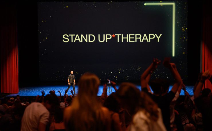 Stand Up Therapy: Ο διακεκριμένος ψυχολόγος και συνθετικός ψυχοθεραπευτής Μάνος Χατζημαλωνάς στο Θέατρο ΑΘΗΝΑ