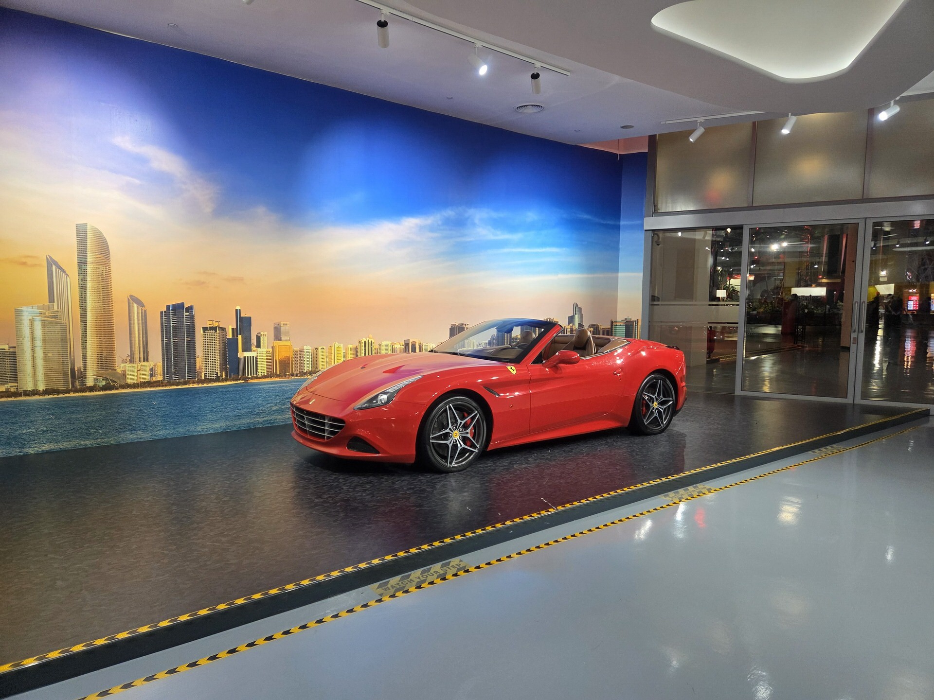 Επισκεφθήκαμε το Ferrari World στο Άμπου Ντάμπι και σας μεταφέρουμε τις εντυπώσεις μας!