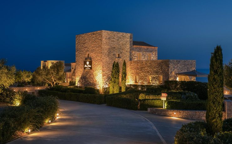 Η επιτυχημένη συνεργασία των Aria Hotels με το Ariá Estate Suites & Spa στην Λακωνική Μάνη επεκτείνεται με το Bassa Maina Villas & Suites