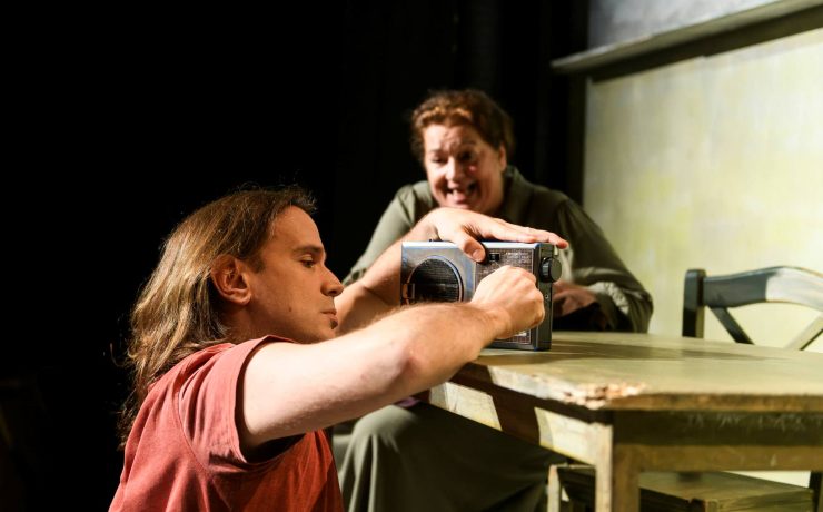 «Το Γάλα» του Βασίλη Κατσικονούρη στο Θέατρο Αυλαία