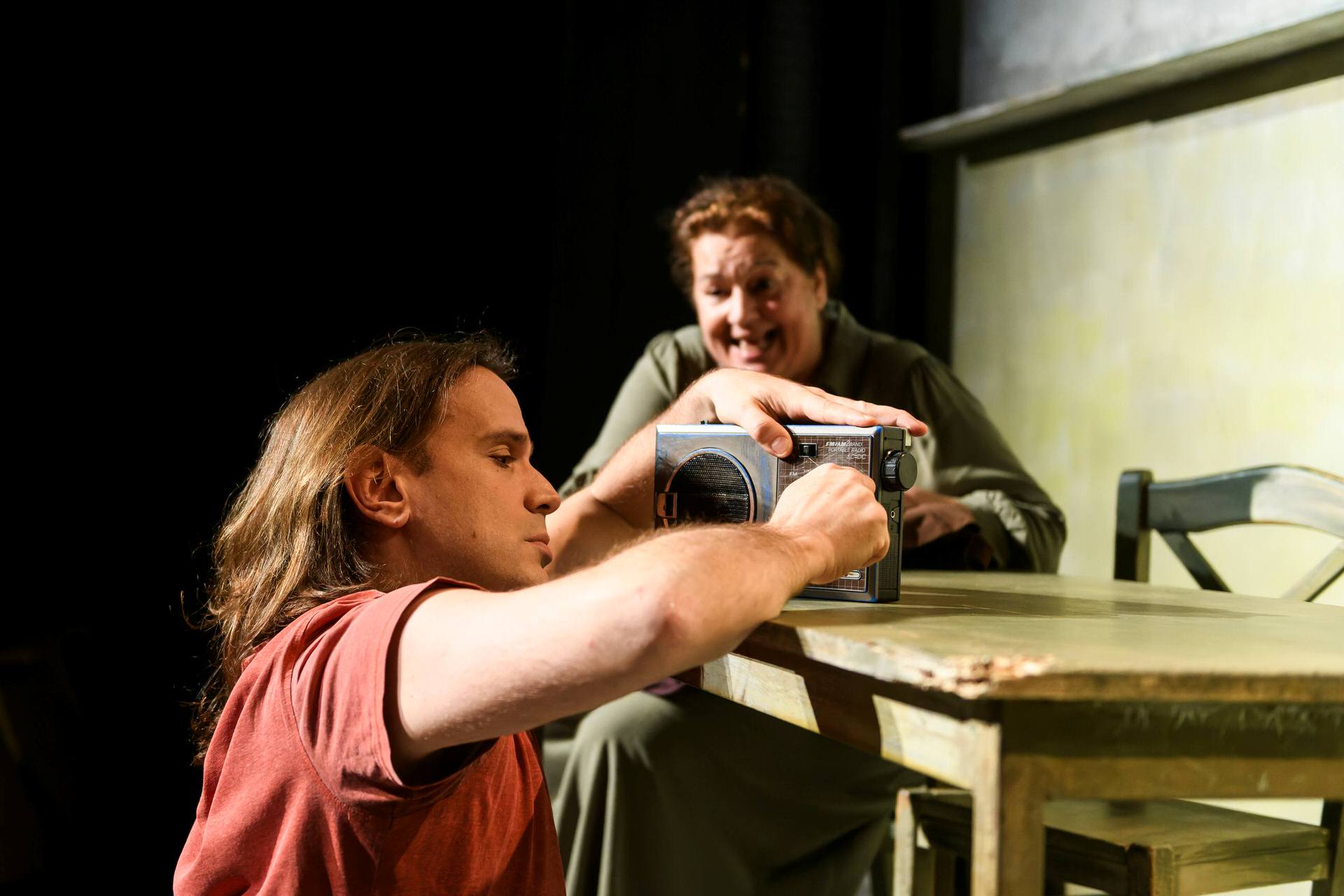 «Το Γάλα» του Βασίλη Κατσικονούρη στο Θέατρο Αυλαία