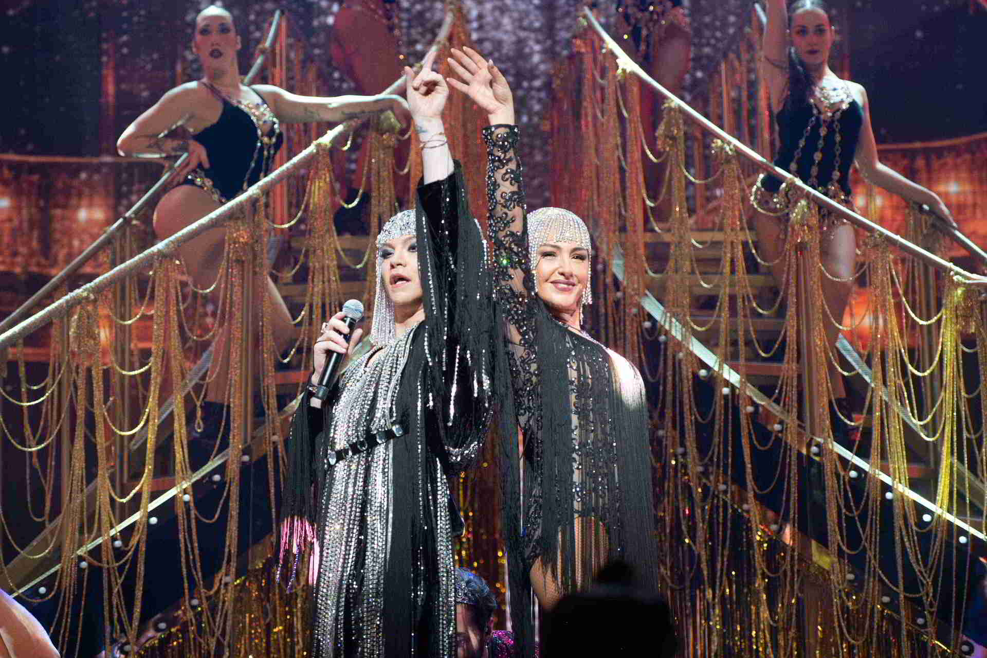 Θριαμβευτική πρεμιέρα για τον Τάκη Ζαχαράτο και την Έλενα Παπαρίζου στο NOX!