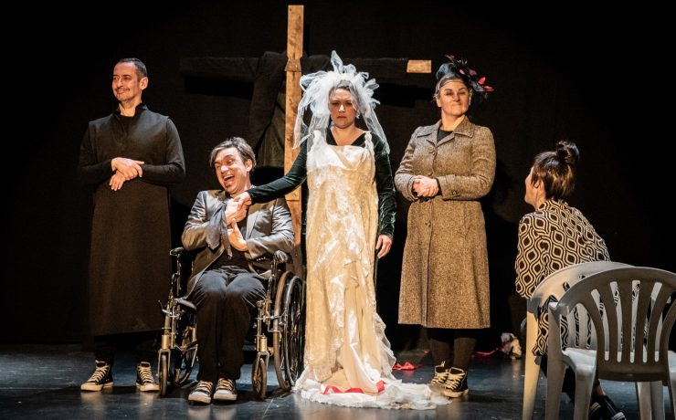 Συνεχίζονται με επιτυχία οι παραστάσεις του έργου «Ο Μουνής» της Λένας Κιτσοπούλου