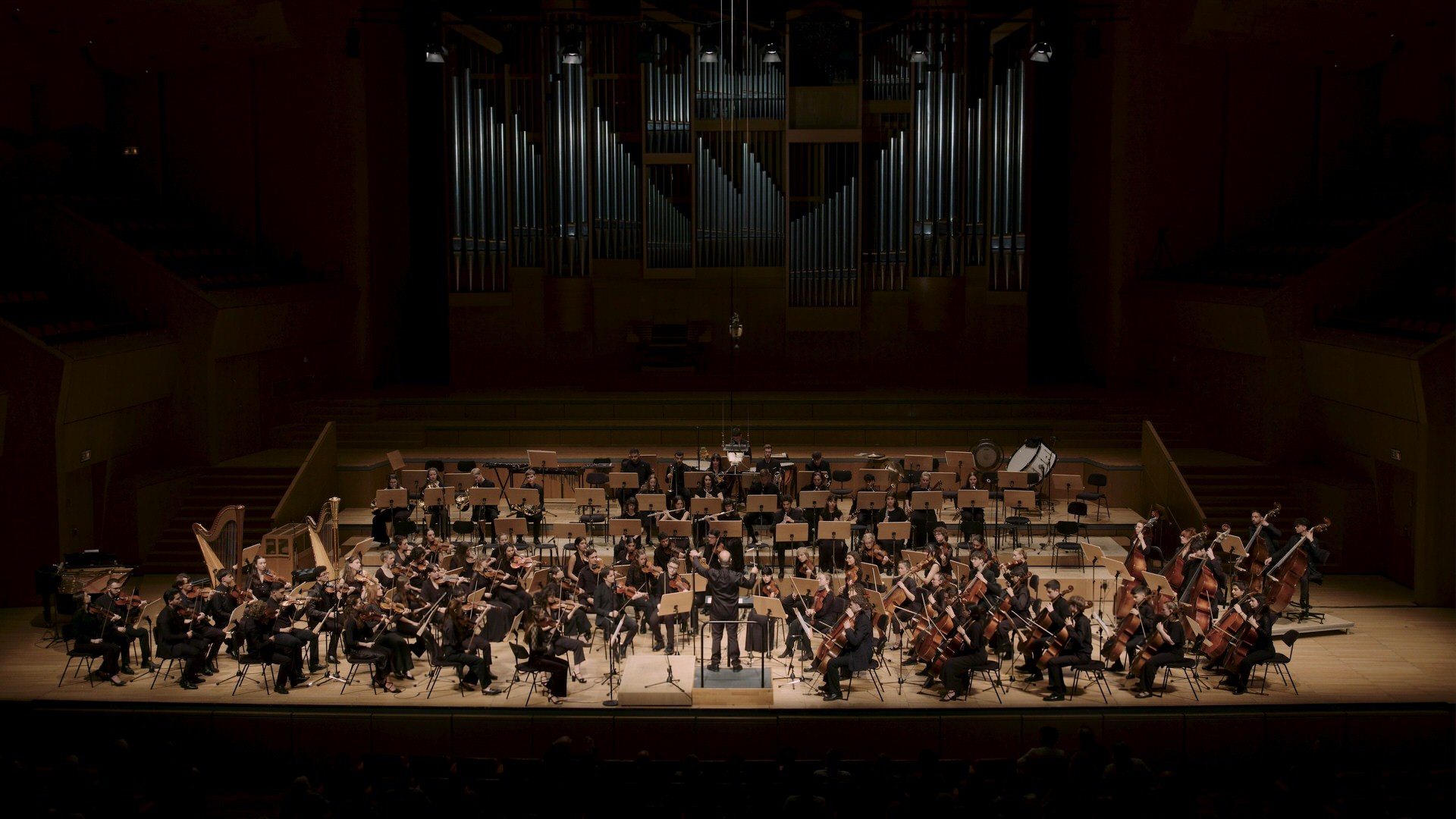 Η Ντόρα Μπακοπούλου και η Catherine Larsen-Maguire σε σύμπραξη με την Underground Youth Orchestra