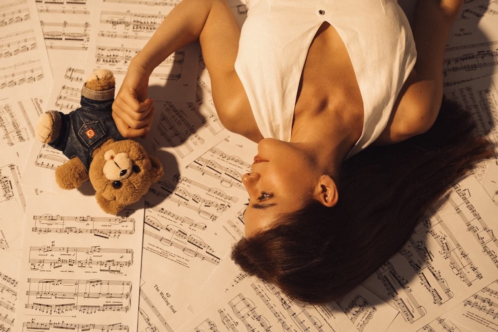 “Είσαι Μουσική” του Δημήτρη Καρά: Παράταση παραστάσεων λόγω επιτυχίας