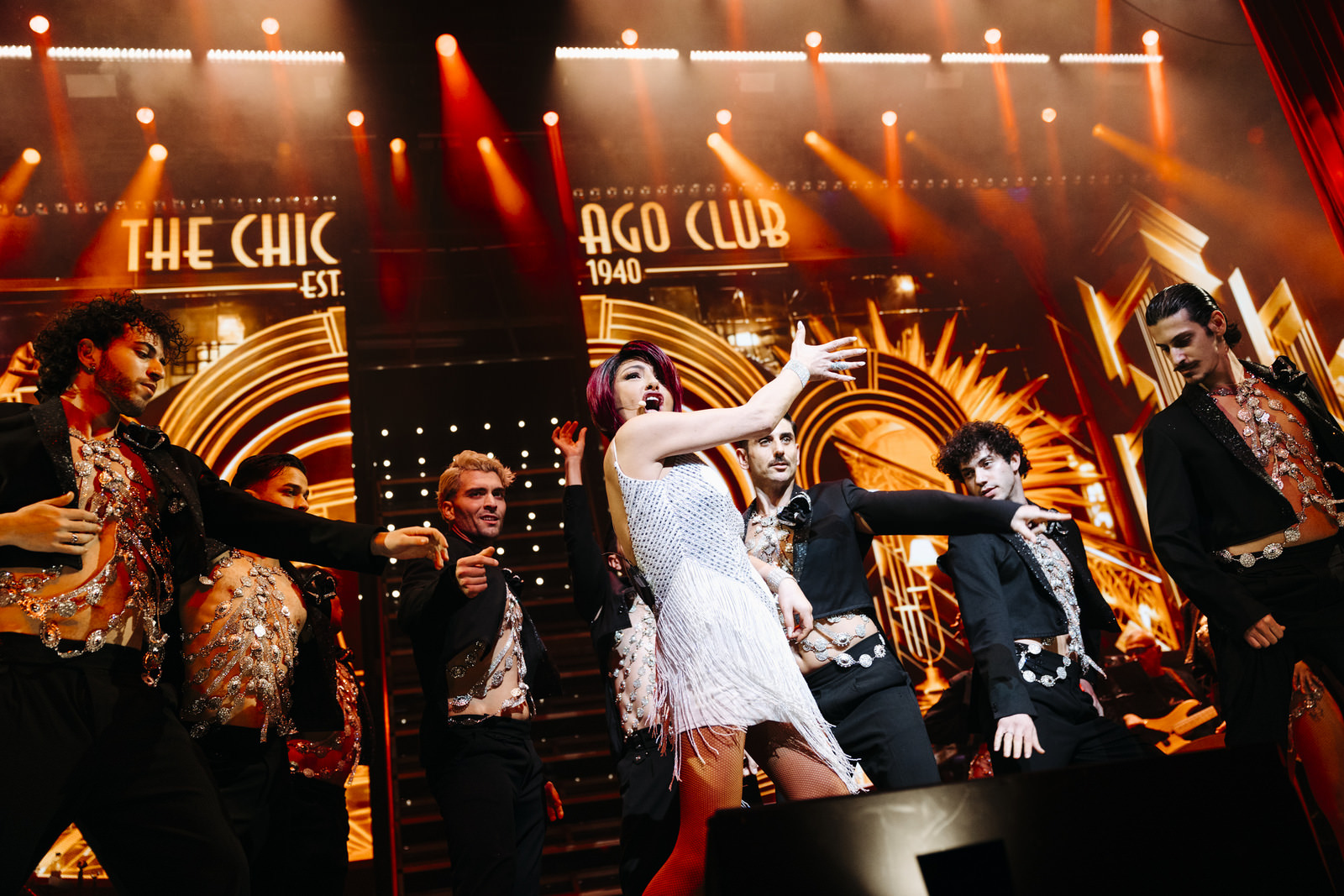 Θριαμβευτική πρεμιέρα για τον Τάκη Ζαχαράτο και την Έλενα Παπαρίζου στο NOX!