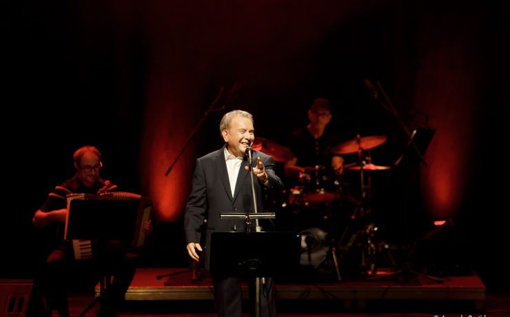 Ο Μανώλης Μητσιάς επιστρέφει στο Μέγαρο Μουσικής Αθηνών με μια συναυλία αφιερωμένη στον Νίκο Γκάτσο