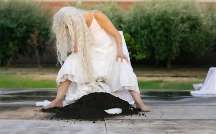 «Ουρανός απ΄ άλλους τόπους – ρόδα στο Μαντήλι»: Από 19 Φεβρουαρίου στο Θέατρο Φούρνος