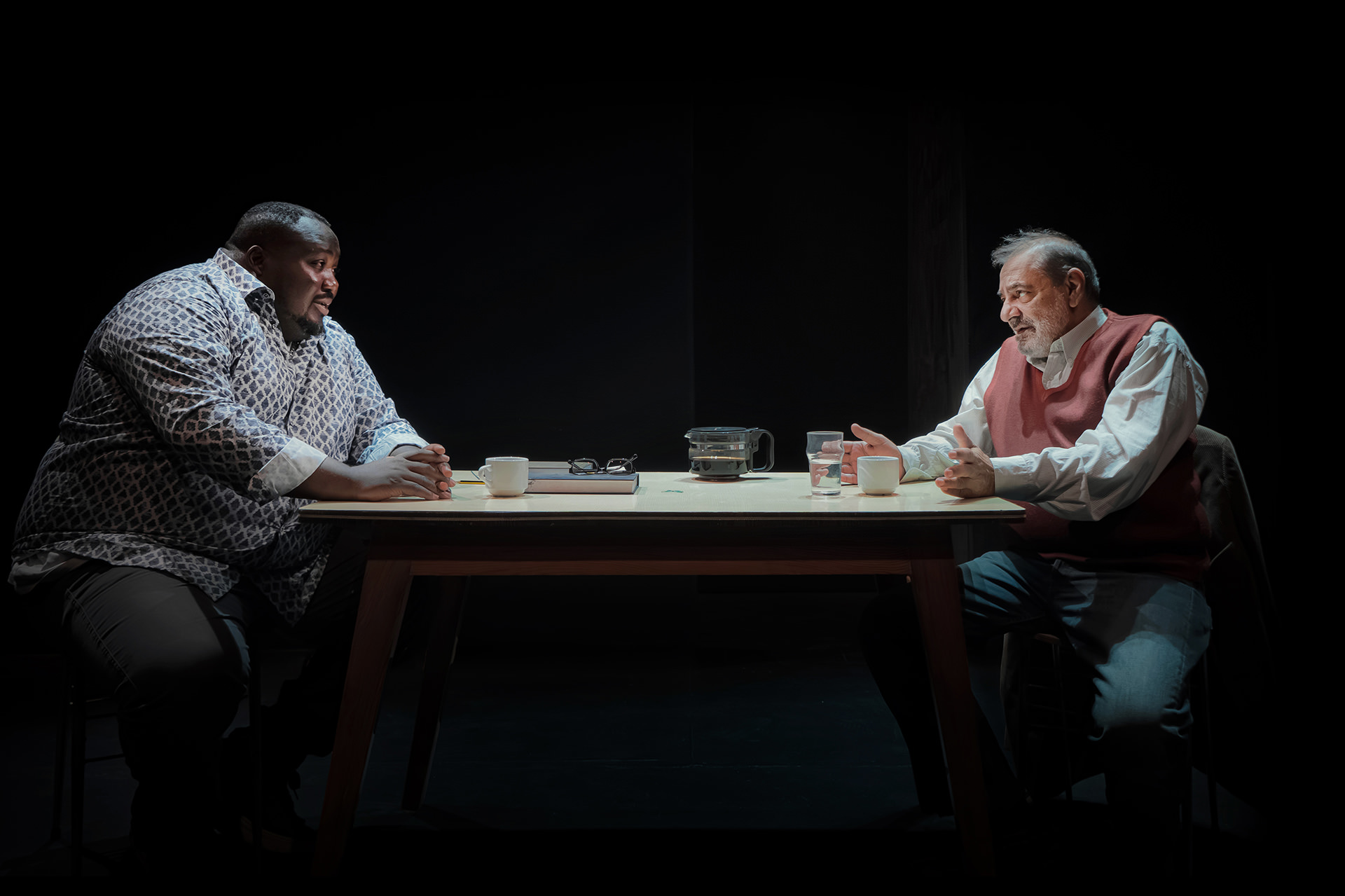 Άσπρο-Μαύρο: Από τον Οκτώβριο στο θέατρο Επί Κολωνώ