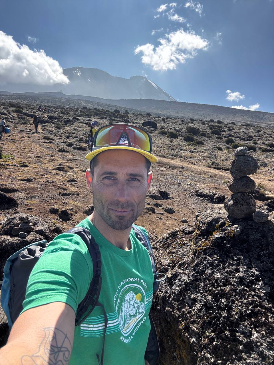 Ο Θανάσης Χτενάς ανέβηκε στο Κιλιμάντζαρο και μας μεταφέρει την εμπειρία του!