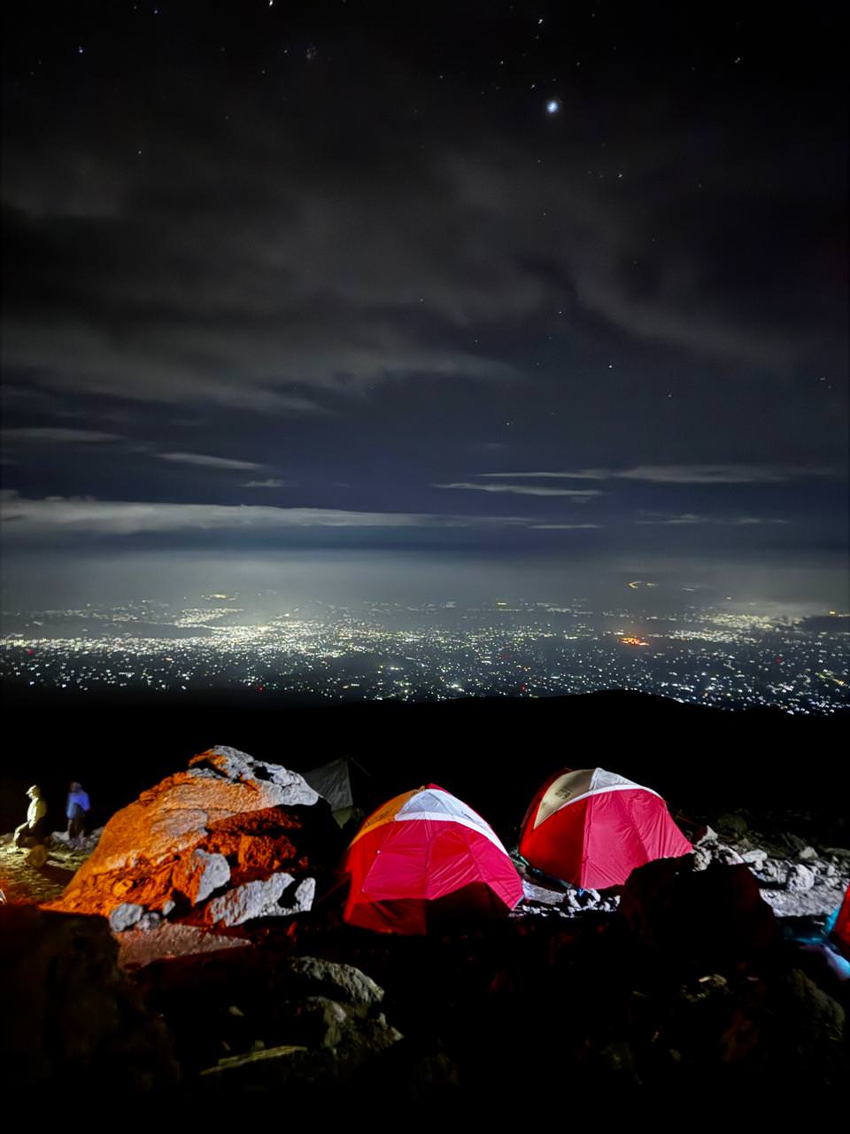 Ο Θανάσης Χτενάς ανέβηκε στο Κιλιμάντζαρο και μας μεταφέρει την εμπειρία του!