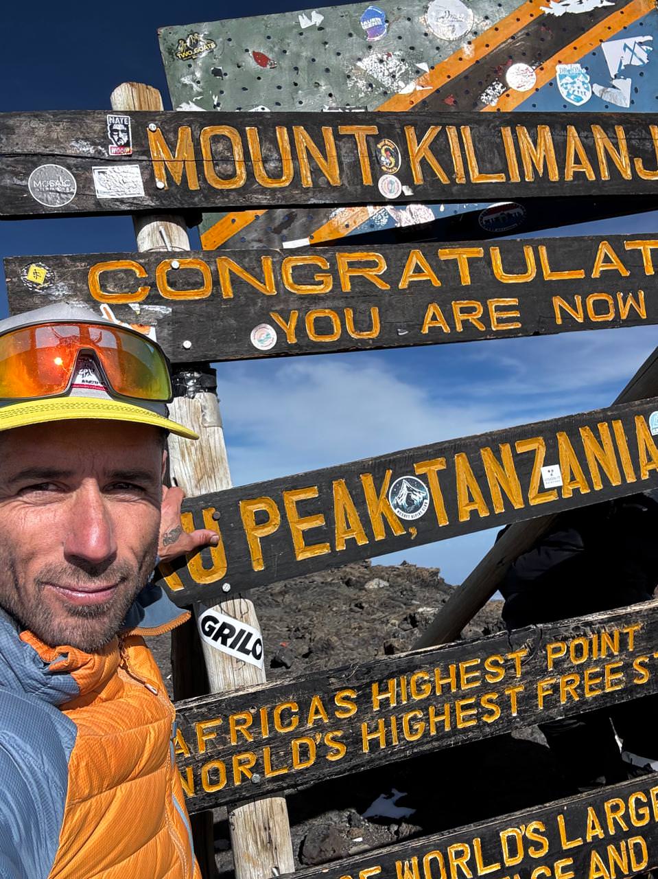 Ο Θανάσης Χτενάς ανέβηκε στο Κιλιμάντζαρο και μας μεταφέρει την εμπειρία του!