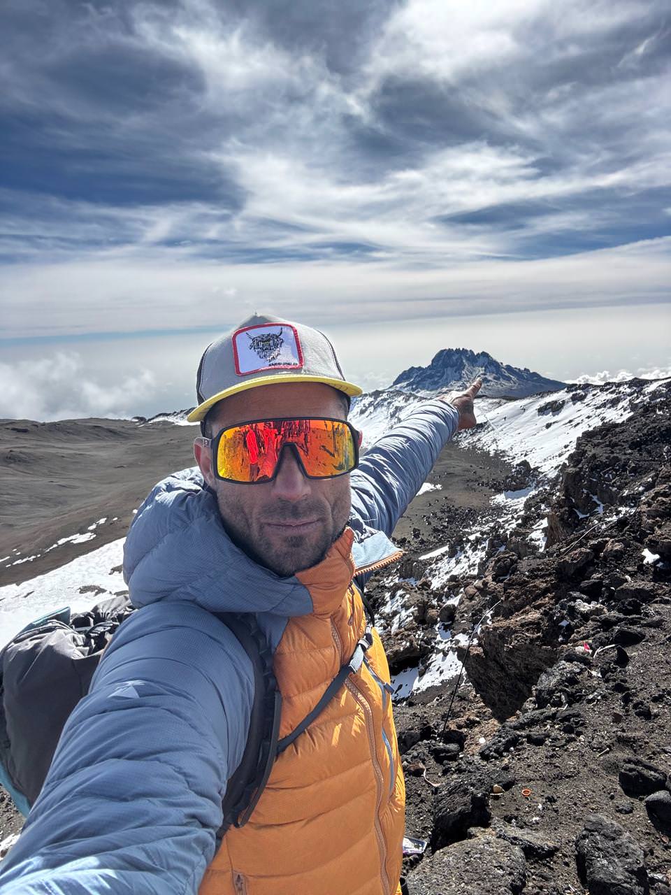 Ο Θανάσης Χτενάς ανέβηκε στο Κιλιμάντζαρο και μας μεταφέρει την εμπειρία του!