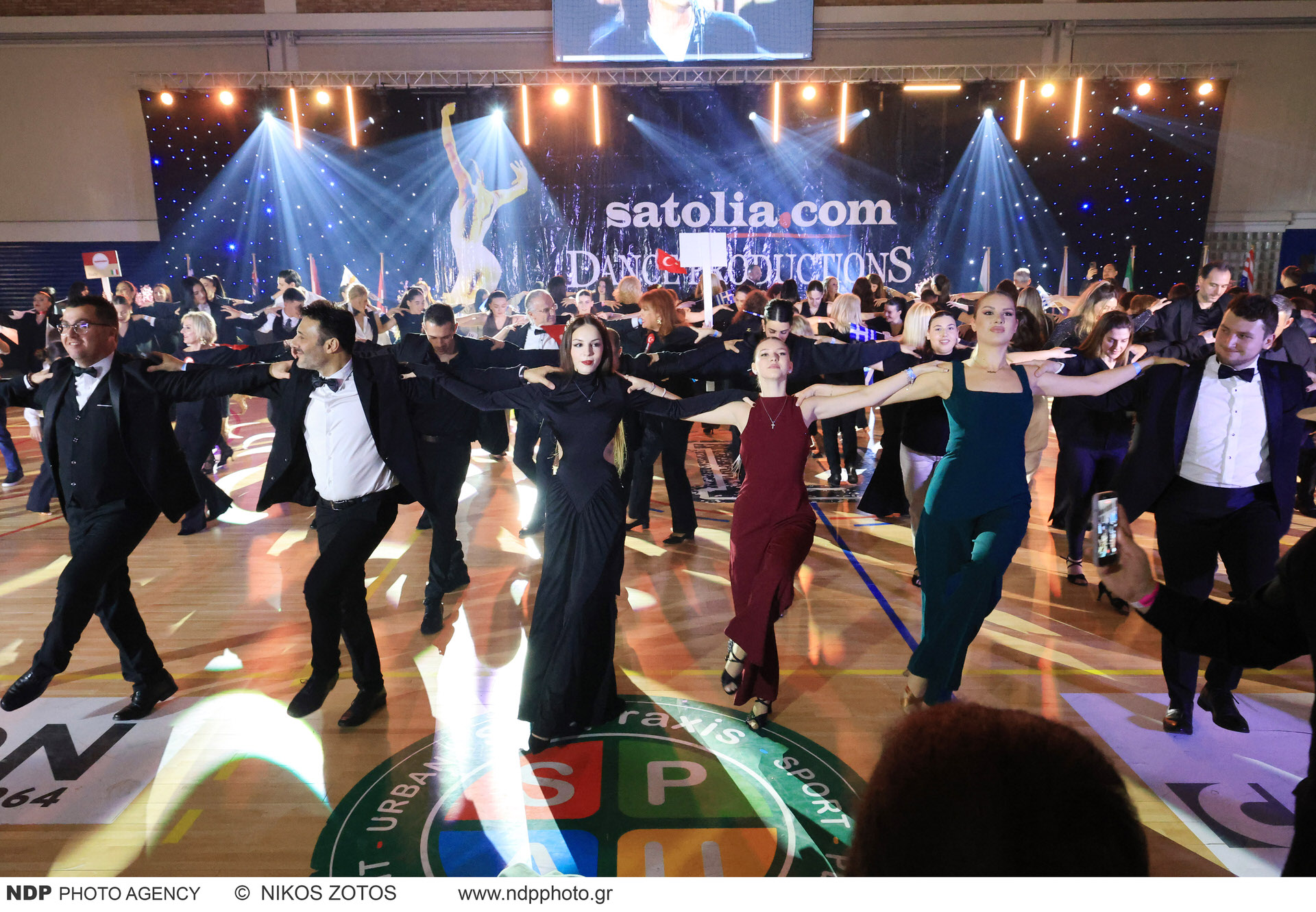 “International Zeimpekiko Festival of Athens”: Εντυπωσιακή συνάντηση πολιτισμών με κοινή γλώσσα τον πιο διάσημο ελληνικό χορό!