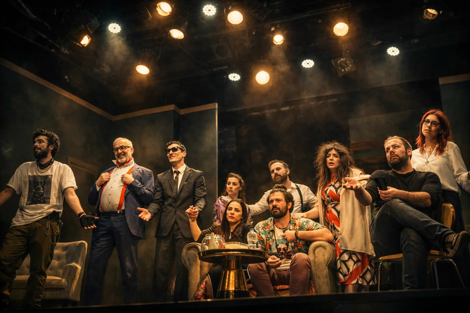 «Ο Ημιυπαίθριος»: Μια παράσταση του Γιώργου Αλκαίου στο Θέατρο Coronet