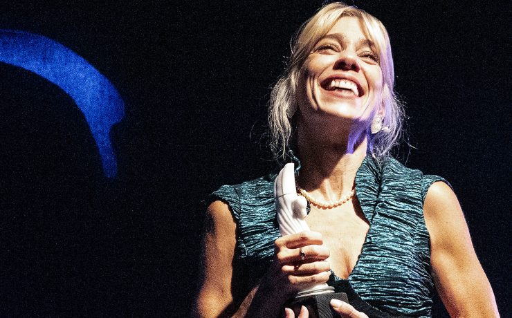 Linda της Penelope Skinner: Συνεχίζεται μετά το Πάσχα στο θέατρο Επί Κολωνώ-για λίγες παραστάσεις