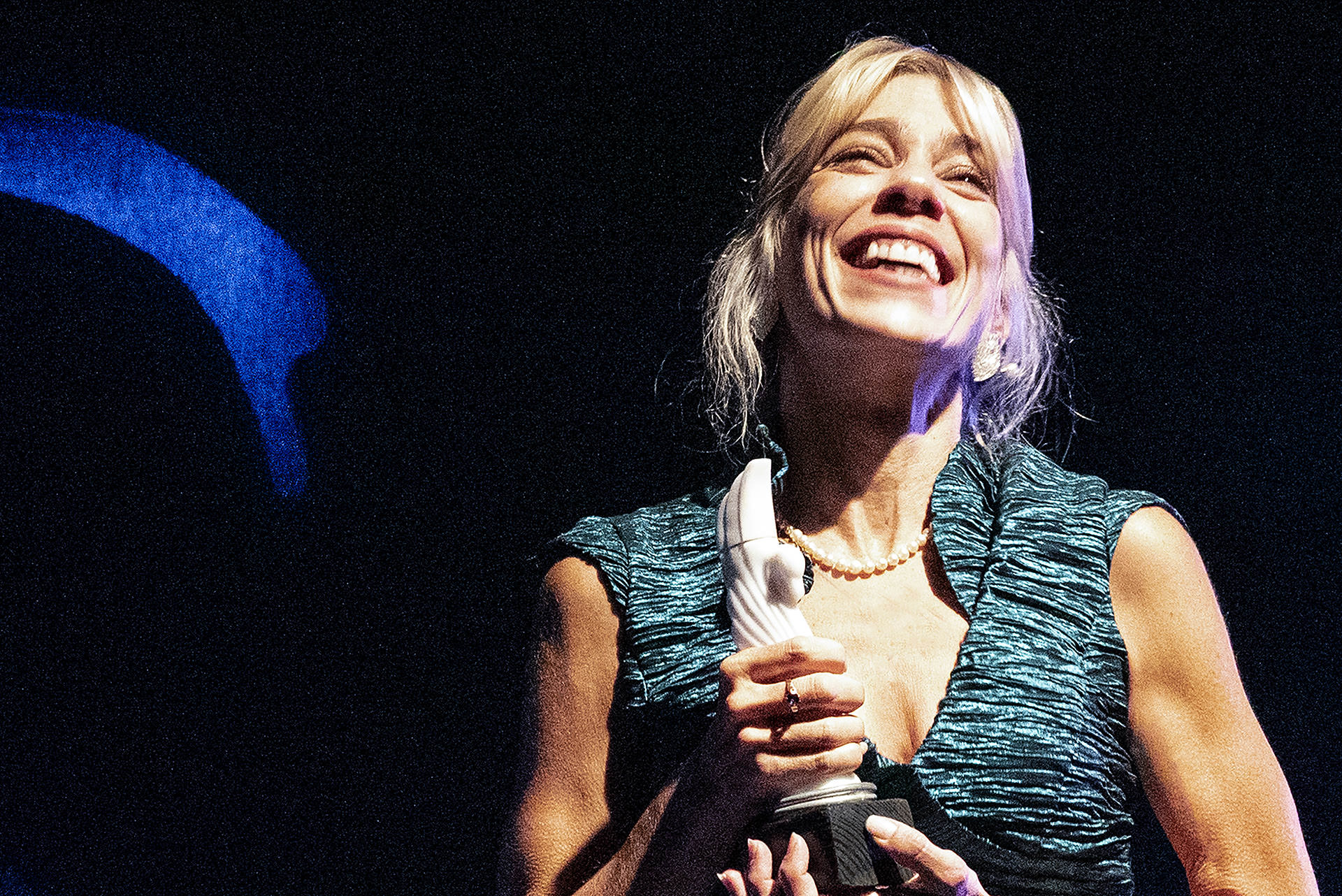 Linda της Penelope Skinner: Συνεχίζεται μετά το Πάσχα στο θέατρο Επί Κολωνώ-για λίγες παραστάσεις