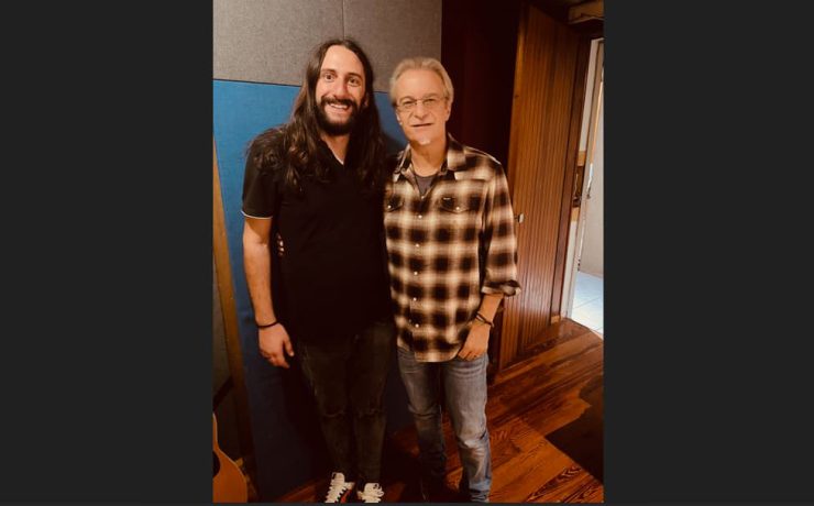 Ο Μίλτος Πασχαλίδης και ο Μάκε Αντωνίου μας παρουσιάζουν το τραγούδι με τίτλο «Ο μύθος της Γοργόνας»