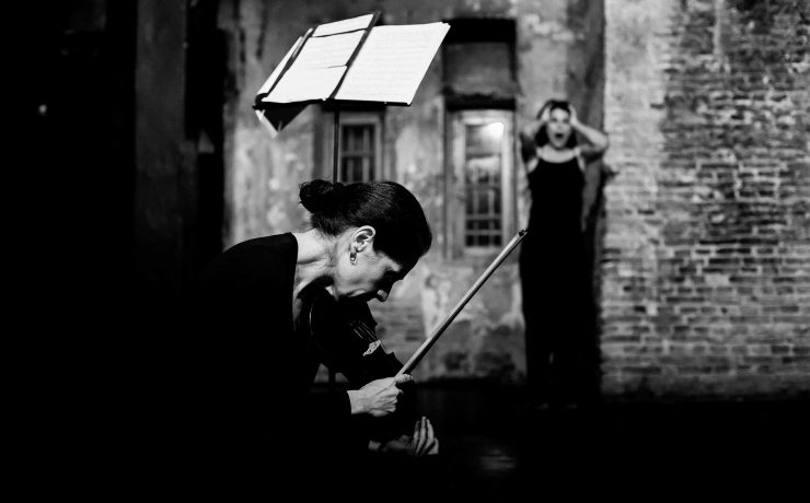 «Ulrike – γράμματα από τη νεκρή πτέρυγα» βασισμένο στις επιστολές της Ουλρίκε Μάινχοφ στο θέατρο Φούρνος