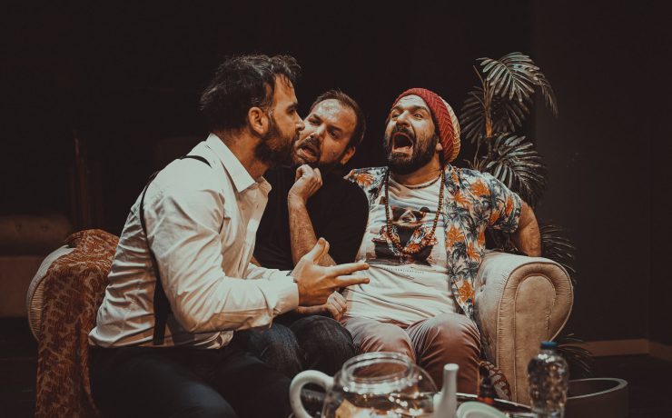 «Ο Ημιυπαίθριος» του Γιώργου Αλκαίου: Παράταση παραστάσεων στο θέατρο Coronet