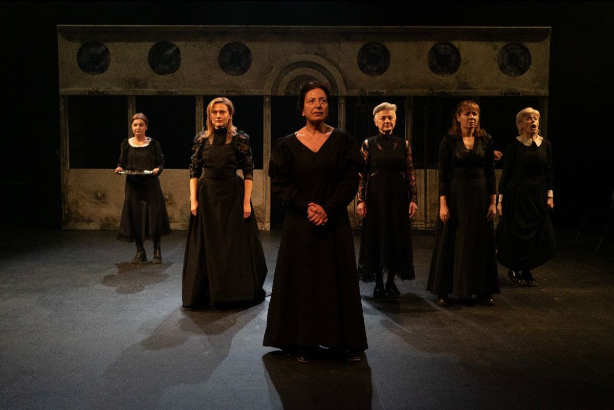 «Η αγάπη άργησε μια μέρα» της Λιλής Ζωγράφου: Από τις 24 Απριλίου στο θέατρο «Πτι Παλαί»