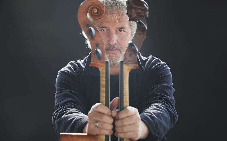 Ο Μάριο Μπρουνέλλο παίζει Μπαχ στο Μέγαρο Μουσικής