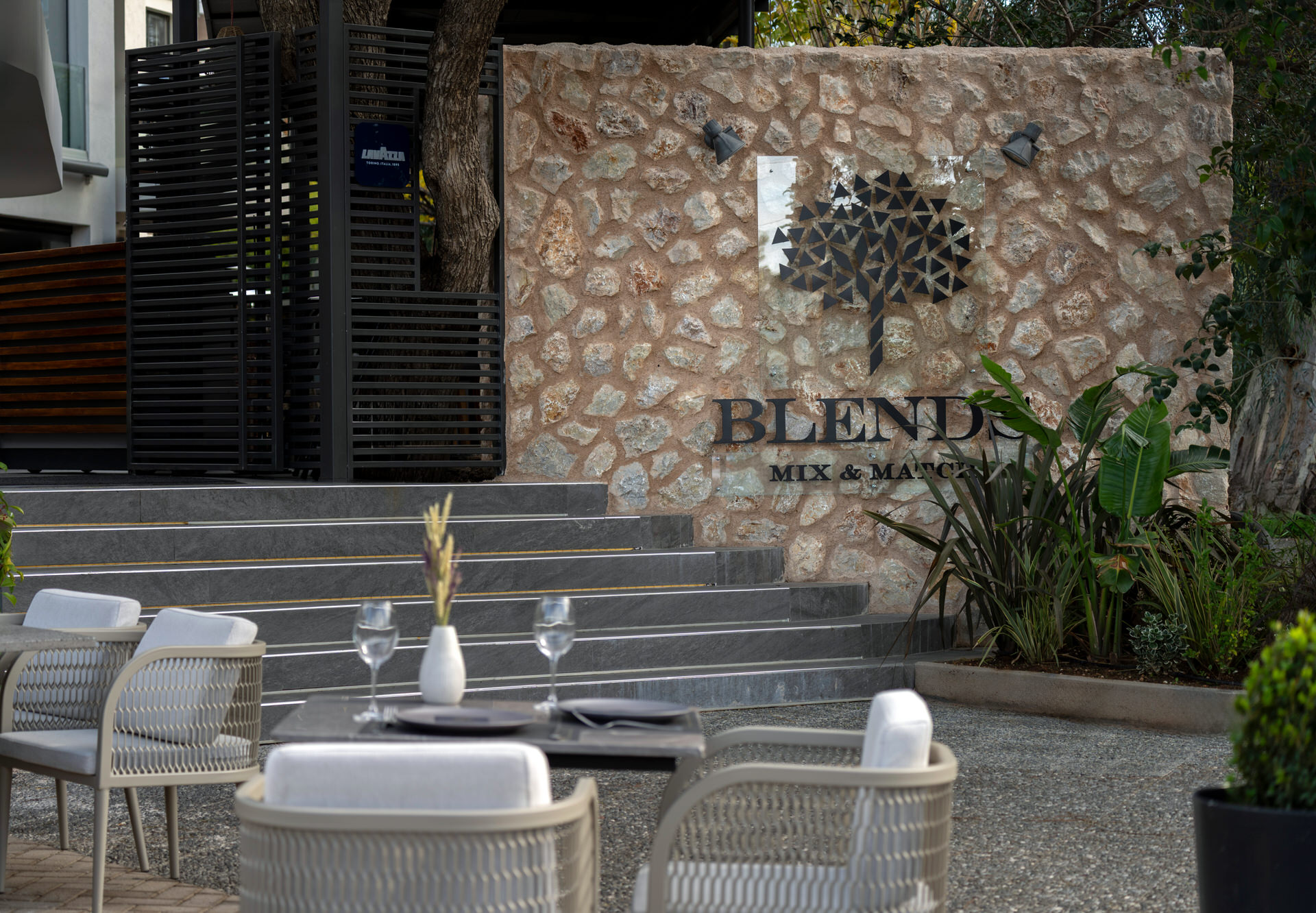 Blends: Το απόλυτο lifestyle dinner στην καρδιά της Γλυφάδας