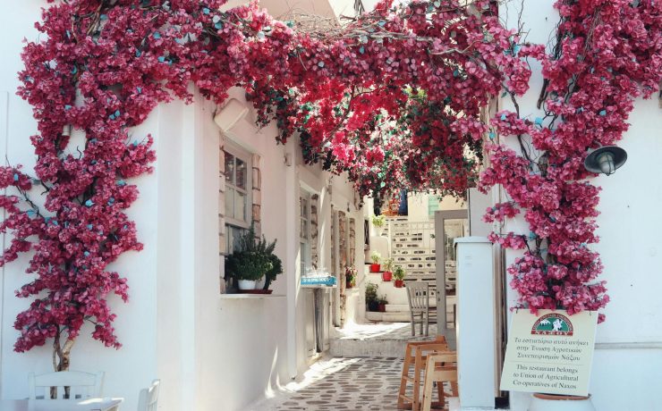 Πάσχα στη Νάξο: Εκεί που η κατάνυξη συναντά το αιγαιοπελαγίτικο φως