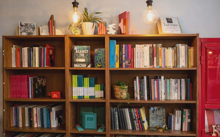  Κιού: Ένα νέο θεματικό βιβλιοπωλείο για το θέατρο και τον κινηματογράφο ανοίγει στην Κυψέλη