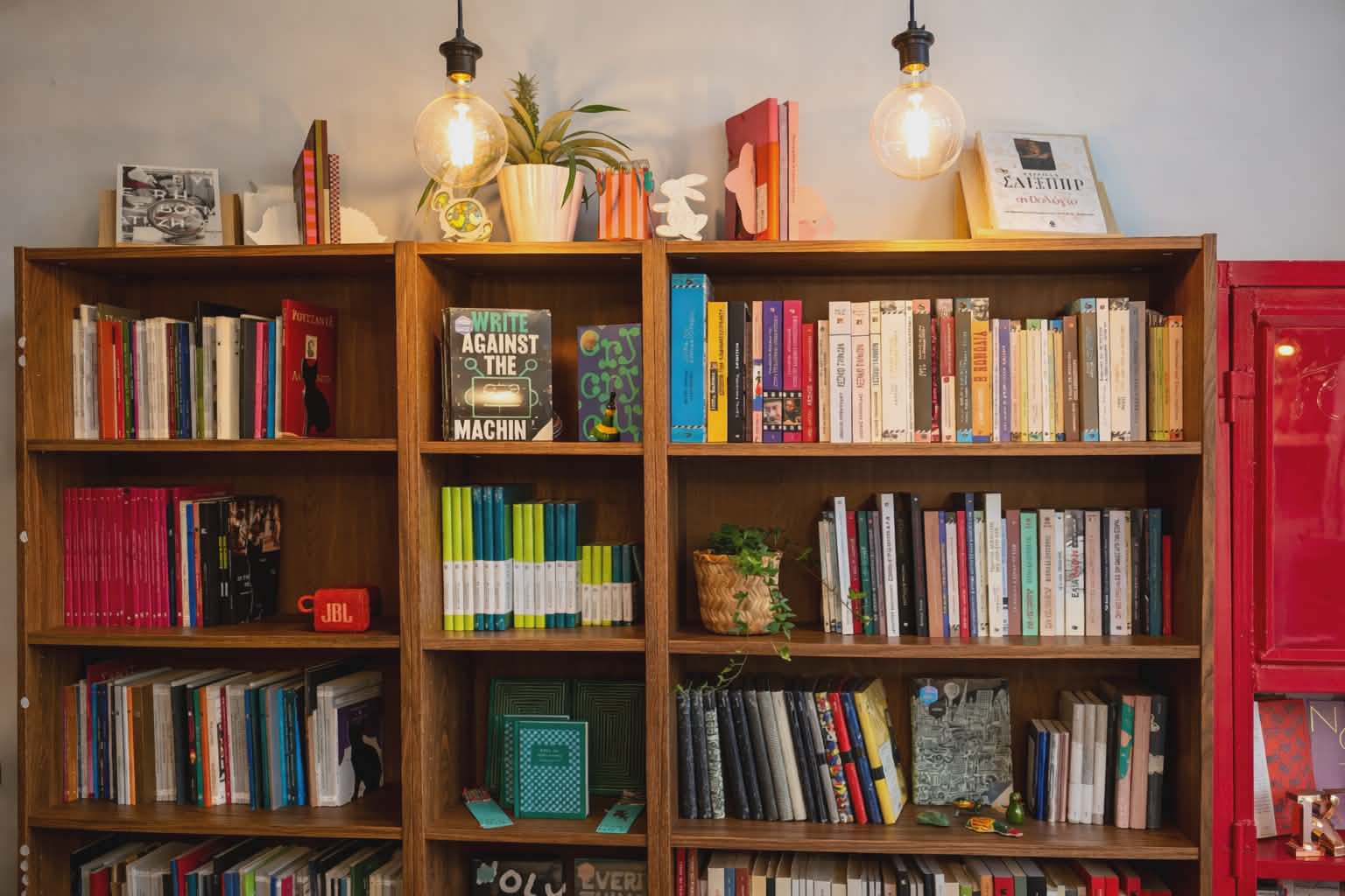  Κιού: Ένα νέο θεματικό βιβλιοπωλείο για το θέατρο και τον κινηματογράφο ανοίγει στην Κυψέλη