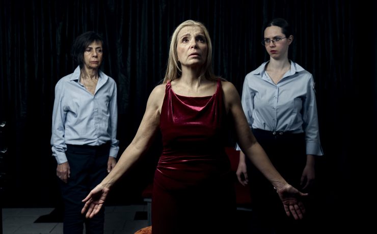 «Το στέρεο βήμα της Αντιγόνης» του Τάσου Μακράτου στο θέατρο Αλκμήνη