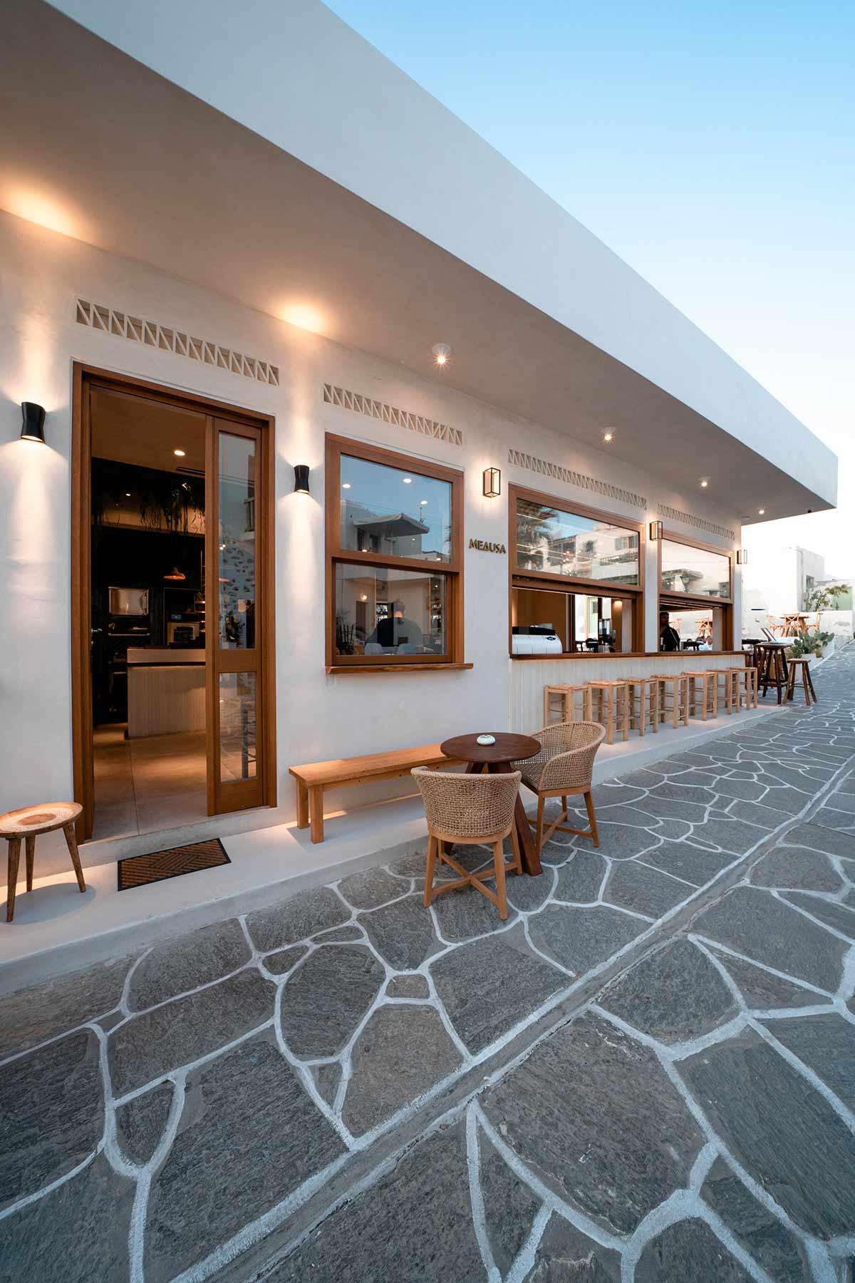 Medusa Paros: Το απόλυτο all-day hotspot της Νάουσας που συνδυάζει γαστρονομία, cocktails και καλοκαιρινή ενέργεια