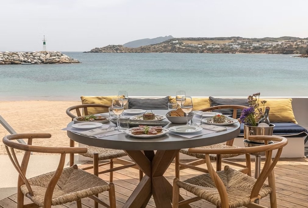 Blue Oyster: Το απόλυτο seaside γαστρονομικό spot στον Αμπελά της Πάρου