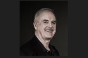 O John Cleese των Monty Python έρχεται στο SNF Nostos 2026 του Ιδρύματος Σταύρος Νιάρχος (ΙΣΝ)