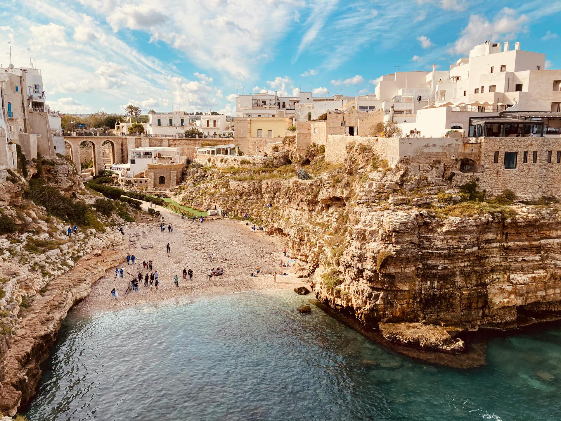 Polignano a Mare: Ένα ταξίδι στο μπαλκόνι της Αδριατικής