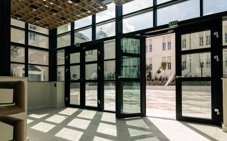 Η πρώτη θεατρική παράσταση στο νέο χώρο της ΣΤΟΑ culture είναι γεγονός