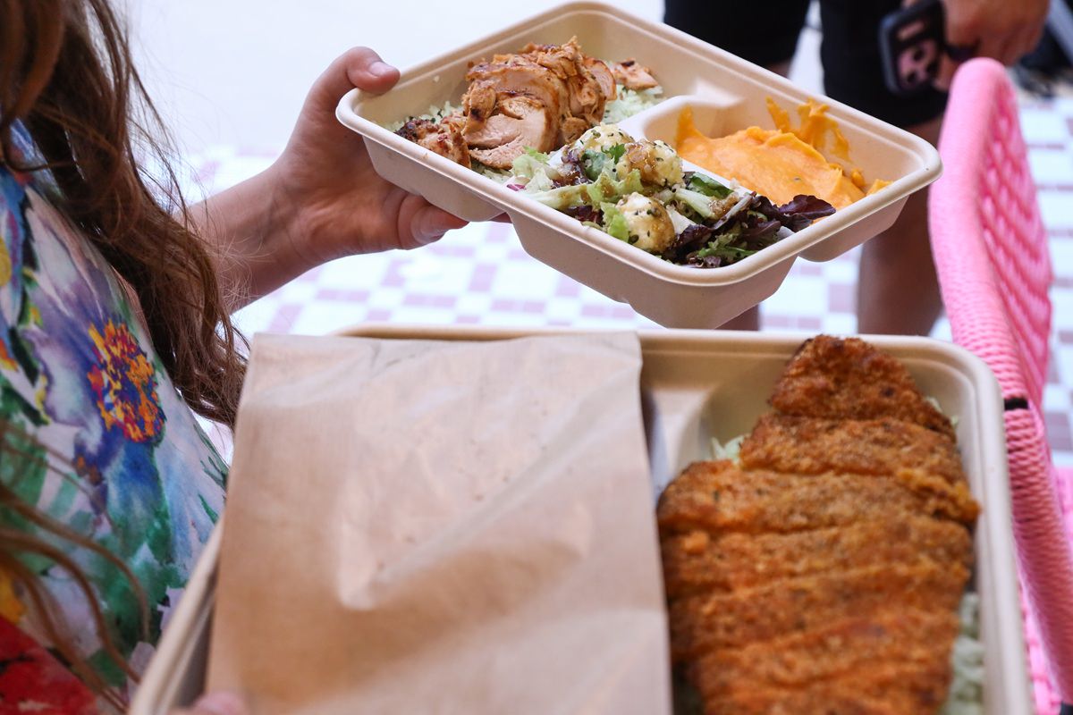 DINAS eat real: Επισκεφθήκαμε το νέο eat real concept της Ντίνας Νικολάου που αλλάζει τον τρόπο αντίληψης του καθημερινού μας φαγητού