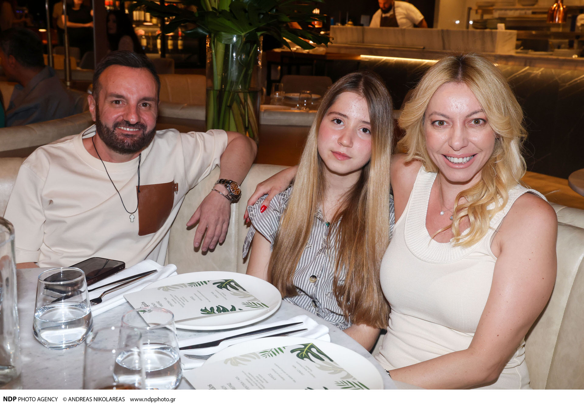 “Papagalos Athens”: Λαμπερά εγκαίνια για το νέο hotspot της Γλυφάδας που φέρνει τη σύγχρονη ελληνική κουζίνα στο επίκεντρο!