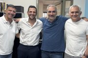 «Ο Τελευταίος Κύκνος» του Στέφανου Δάνδολου σε μία μεγαλειώδη θεατρική υπερπαραγωγή – μιούζικαλ!