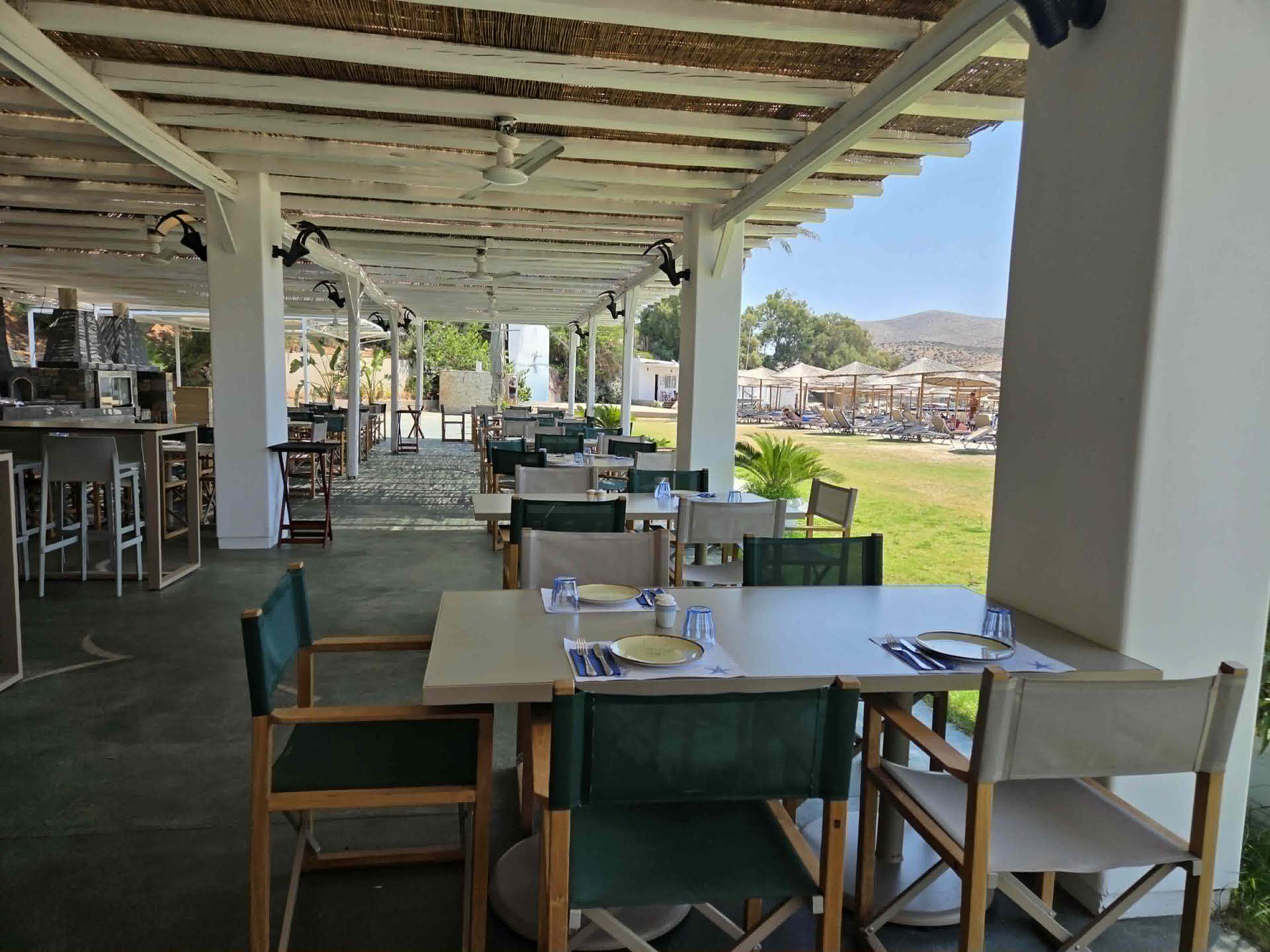 Μια μέρα στην Grand Beach Lagonissi: Βουτιές σε κρυστάλλινα νερά σε κοντινή απόσταση από το κέντρο της Αθήνας