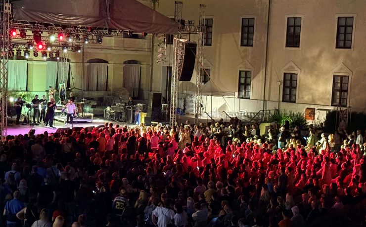 Γιώργος Αλκαίος: Ένα εκρηκτικό Sold Out στη Μονή Λαζαριστών που θα μείνει αξέχαστο!