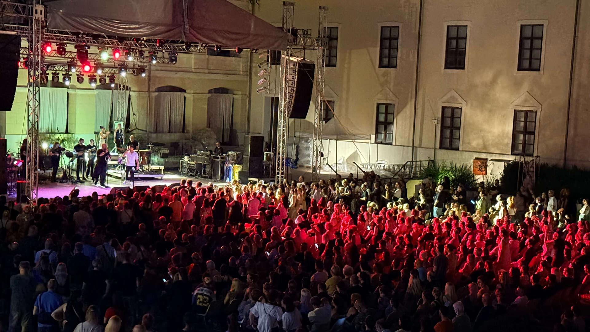 Γιώργος Αλκαίος: Ένα εκρηκτικό Sold Out στη Μονή Λαζαριστών που θα μείνει αξέχαστο!