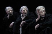 Οι γριές που μαζεύουν την τσουκνίδα του Κωνσταντίνου Ντέλλα στο Θέατρο Σταθμός