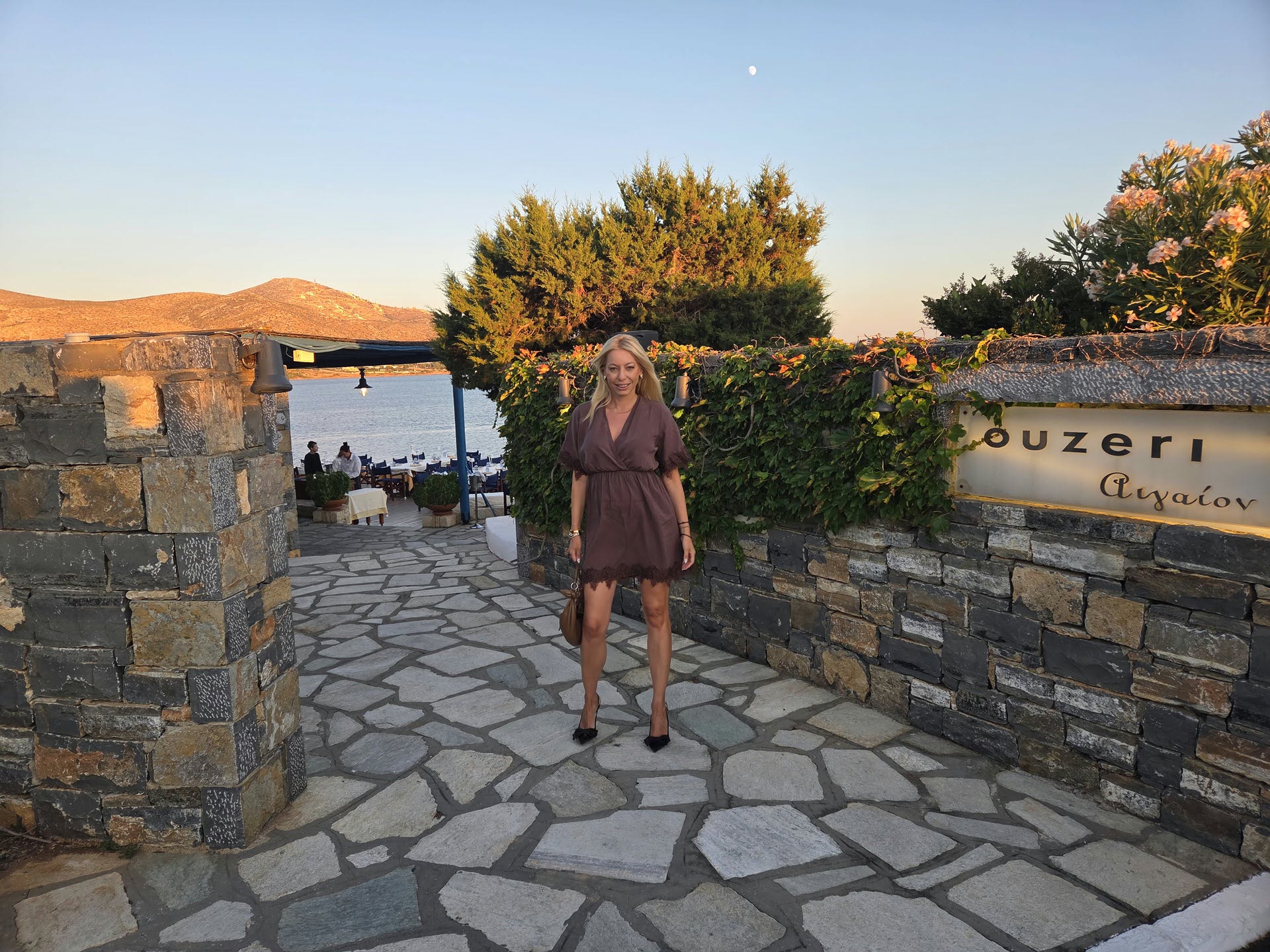 Μουσική, θάλασσα και εκλεκτοί μεζέδες: Τα καλοκαιρινά βράδια στο Ouzeri του GRL
