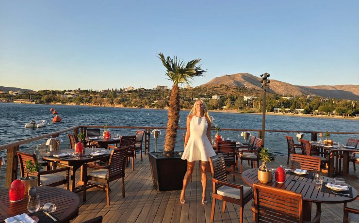 Kohylia: Το εστιατόριο που "επιπλέει" πάνω στη θάλασσα στο Grand Resort Lagonissi
