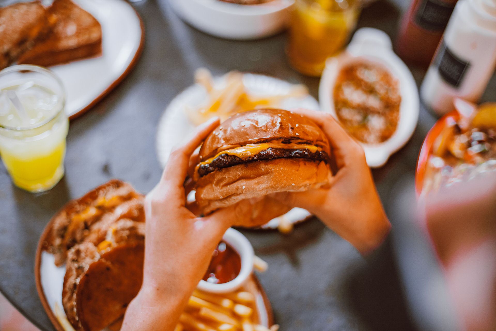 Εύκολες συνταγές για σπιτικά classic και smash burgers