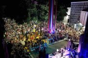 Μαγική βραδιά στη Λάρισα: Ο Χρήστος Θηβαίος «γέμισε» τη Δημοτική Πινακοθήκη σε συναυλία της Περιφέρειας