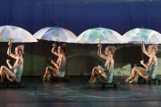 MOMIX: Οι μάγοι του χορού επιστρέφουν ζωντανεύοντας την Αλίκη στη Χώρα των Θαυμάτων!